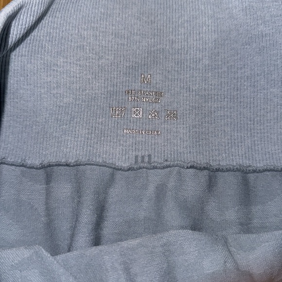 NVGTN Icy Blue Camo Seamless Leggings sz M - Picture 4 of 6